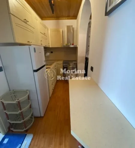 Tirane, jepet me qera apartament 1+1 Kati 3, 120 m² 400 € (Fresku)