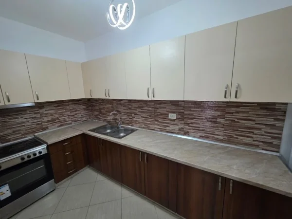 Tirane, jepet me qera apartament 2+1 Kati 3, 94 m² 600 € (Don Bosko)