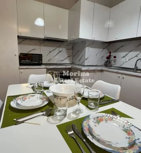 Shqiperi, jepet me qera apartament 1+1 Kati 7, 95 m² 800 € (Blloku)