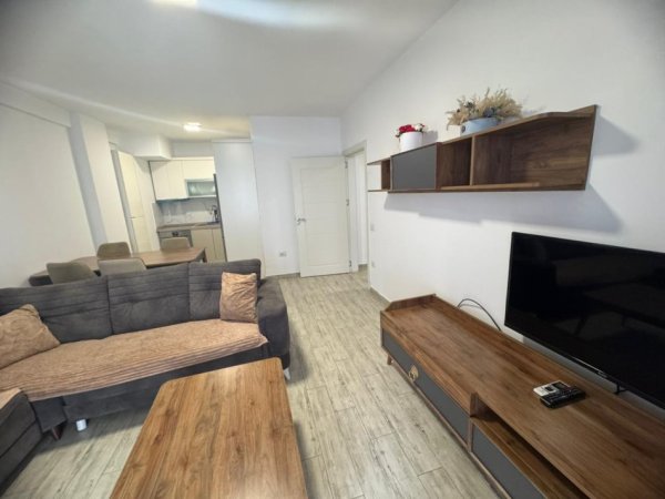 Tirane, jepet me qera apartament 1+1+Ballkon Kati 5, 70 m² 500 € (prane Concord - Rruga 5 Maji)