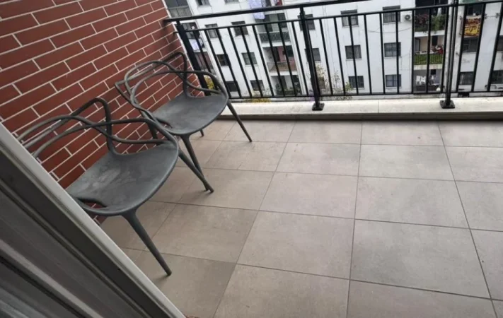 Tirane, jepet me qera apartament 1+1+Ballkon Kati 5, 70 m² 500 € (prane Concord - Rruga 5 Maji)