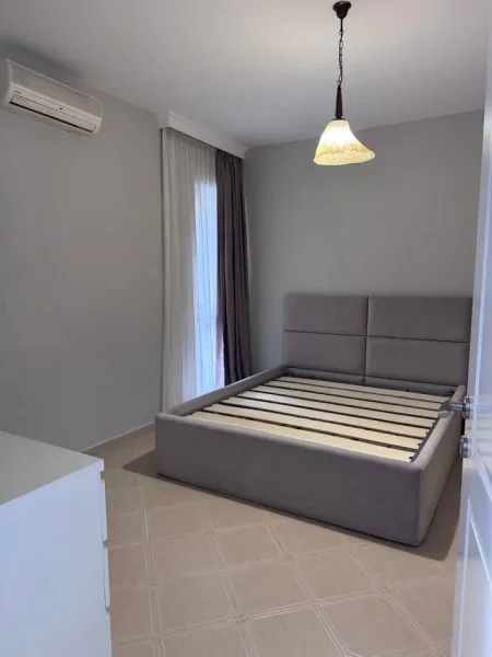 Tirane, jepet me qera apartament 1+1+Ballkon Kati 2, 60 m² 650 € (ISH PARKU)