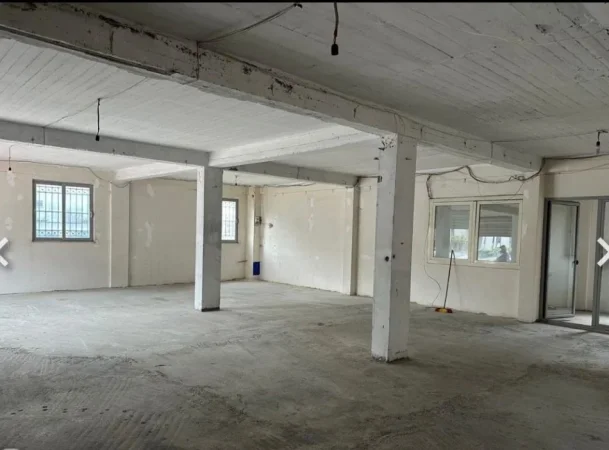 Tirane, jepet me qera magazine , 260 m² 700 € (qtu)