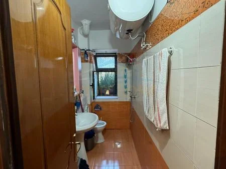 Tirane, shitet apartament 1+1 Kati 1, 67 m² 130.000 € (Pazari i ri)