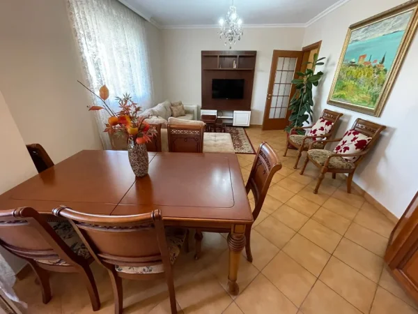 Tirane, jepet me qera apartament 2+1+Ballkon Kati 7, 100 m² 1.000 € (Stadiumi Air Albania)