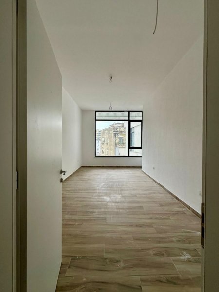 Tirane, jepet me qera ambjent biznesi Kati 1, 37 m² 600 € 