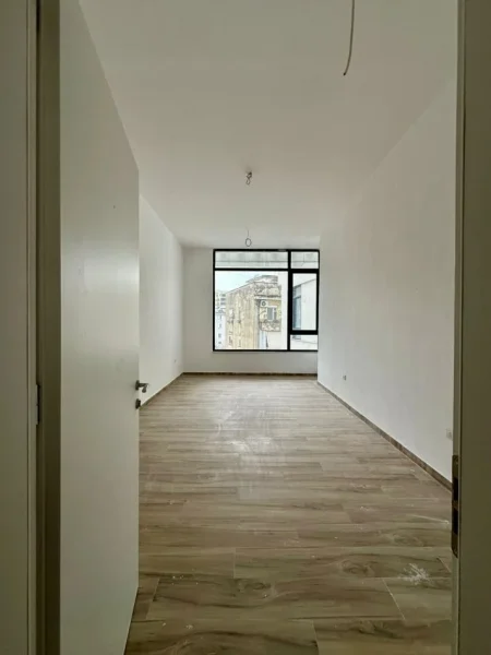 Tirane, jepet me qera ambjent biznesi Kati 1, 37 m² 600 € 