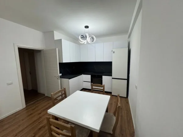 Tirane, jepet me qera apartament 1+1 Kati 3, 70 m² 650 € (Laprake)