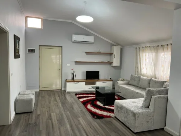 Tirane, jepet me qera apartament 2+1 , 500 € (qytet studenti)
