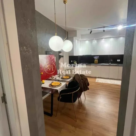 Tirane, jepet me qera apartament 1+1+Ballkon Kati 4, 77 m² 800 € (Mozaiku, Qender)