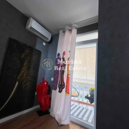 Tirane, jepet me qera apartament 1+1+Ballkon Kati 4, 77 m² 800 € (Mozaiku, Qender)