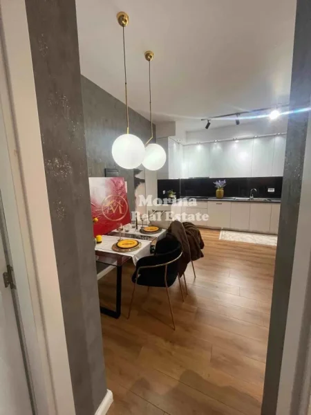 Tirane, jepet me qera apartament 1+1+Ballkon Kati 4, 77 m² 800 € (Mozaiku, Qender)