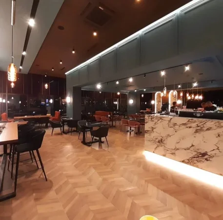 Tirane, jepet me qera ambjent biznesi Kati 8, 1.000 m² 4.500 € (YZBERISHT)