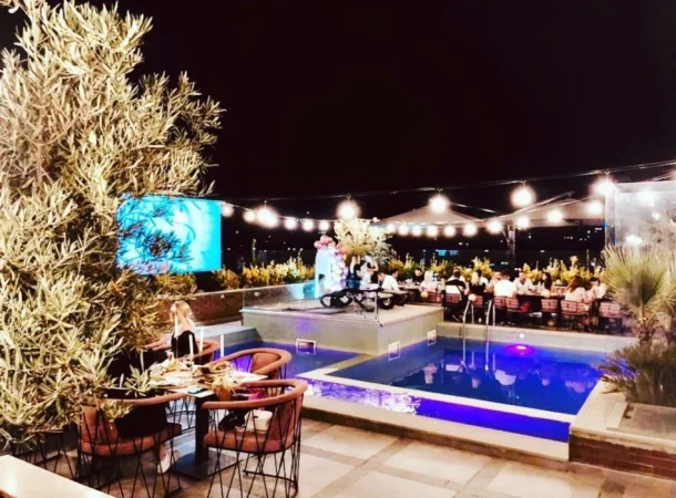 Tirane, jepet me qera ambjent biznesi Kati 8, 1.000 m² 4.500 € (YZBERISHT)