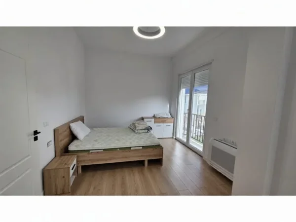 Tirane, jepet me qera apartament 4+1 , 240 m² 2.500 € 
