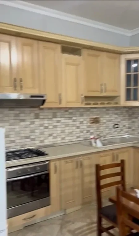 Tirane, jepet me qera Vile 2+1+Ballkon Kati 2, 80 m² 500 € (Porcelan)