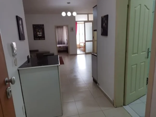 Tirane, jepet me qera apartament 2+1 Kati 8, 400 € (yzberisht)