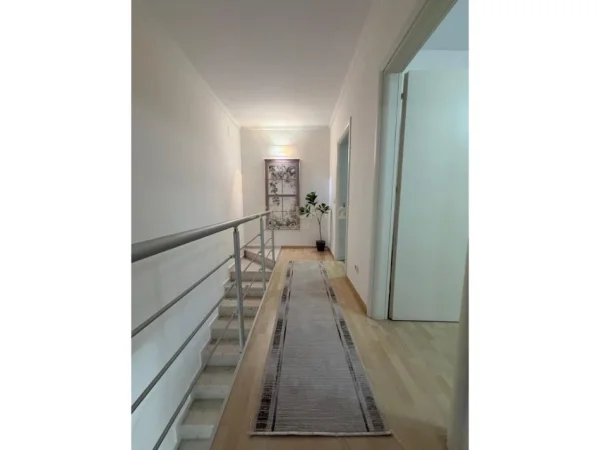 Tirane, jepet me qera apartament duplex 2+1 Kati 1, 120 m² 1.100 € (Kodra e Diellit Gold132325)