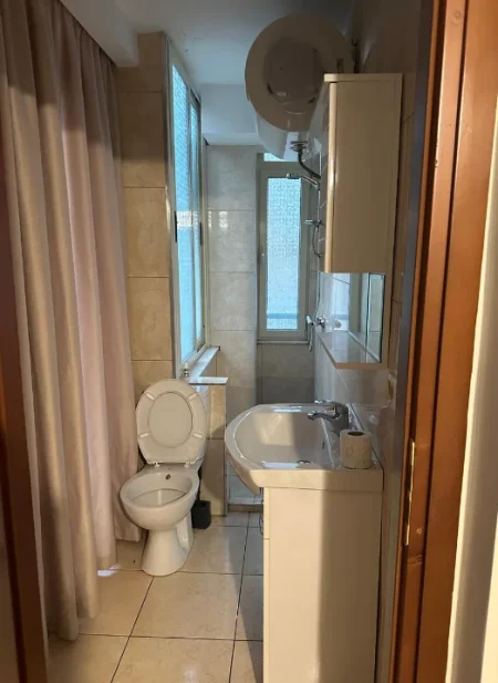 Tirane, jepet me qera apartament 2+1+Ballkon Kati 4, 90 m² 850 € (Kopshti Zoologjik)