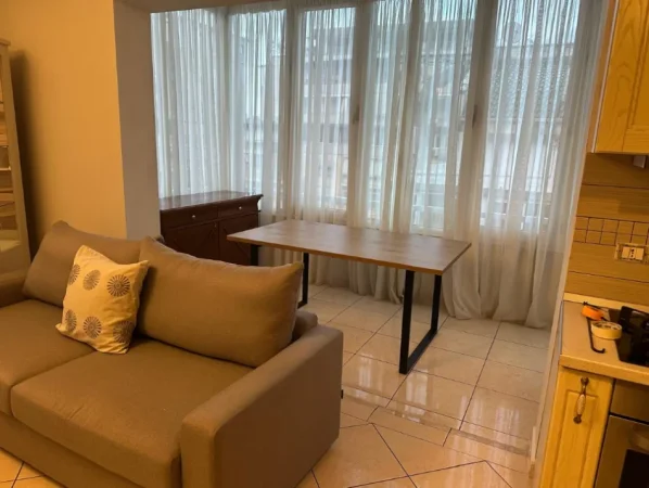 Tirane, jepet me qera apartament 2+1+Ballkon Kati 4, 90 m² 850 € (Kopshti Zoologjik)