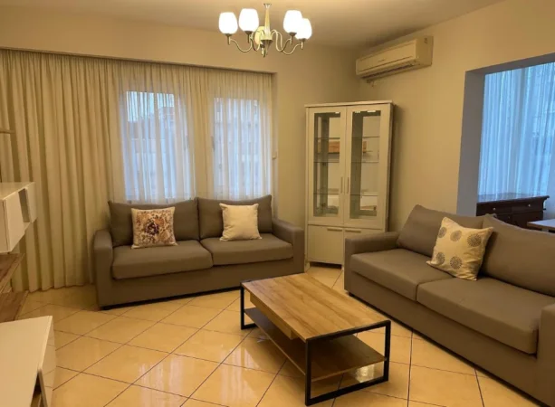 Tirane, jepet me qera apartament 2+1+Ballkon Kati 4, 90 m² 850 € (Kopshti Zoologjik)