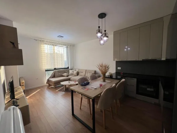 Tirane, jepet me qera apartament 1+1 Kati 3, 