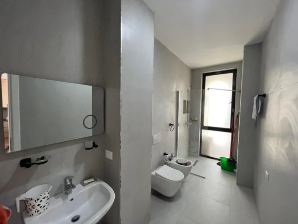 Tirane, jepet me qera apartament 1+1 Kati 3, 
