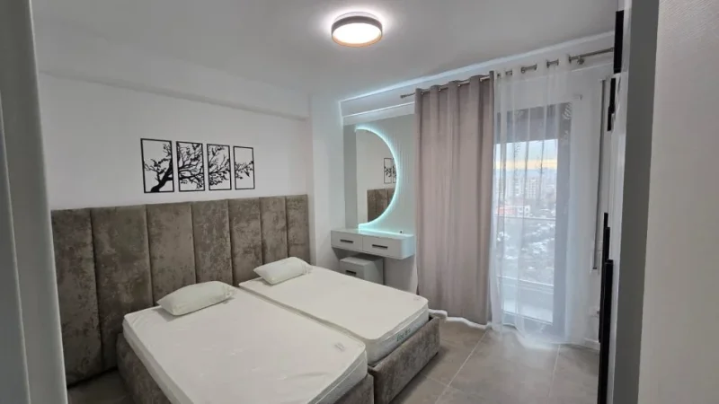 Tirane, jepet me qera apartament 1+1 , 70 m² 550 € (kinostudio)