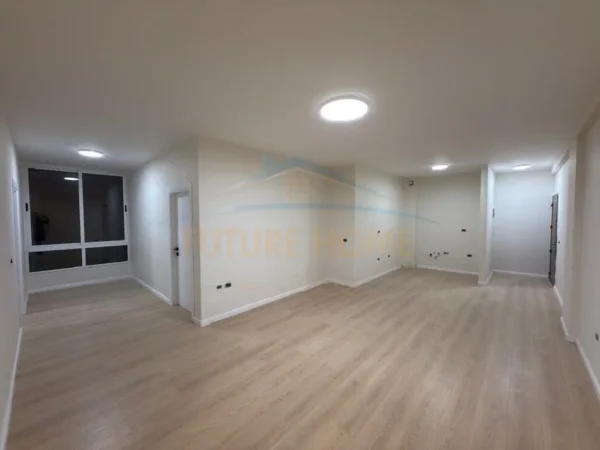 Shitet, Apartament 3+1, Kodra e Diellit, 210,000 €, UNA63479