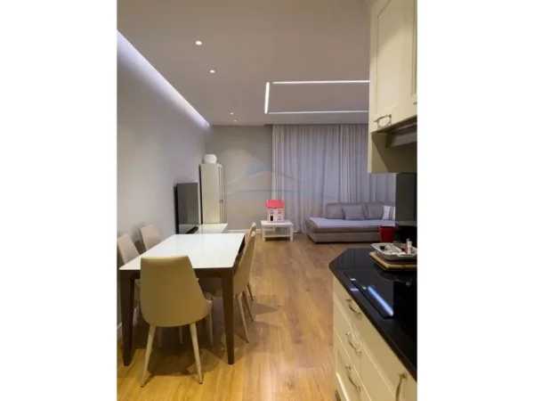 Shitet Apartament 2+1 , Qender, Tirane  425.000 €