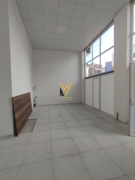 Tirane, jepet me qera ambjent biznesi Kati 0, 75 m² 1.500 € (OXHAKU)