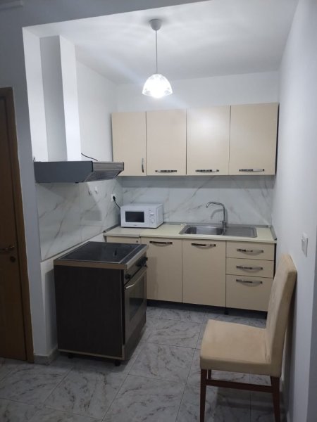 Tirane, jepet me qera apartament 1+1+Ballkon Kati 3, 60 m² 450 € (SHESHI WILLSON)