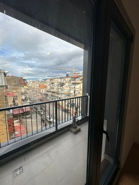 Tirane, jepet me qera zyre Kati 4, 114 m² 600 € (Rruga e Barrikadave)