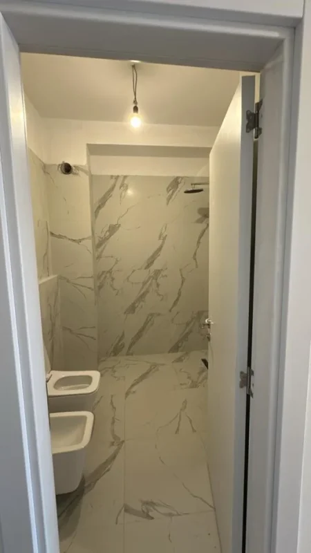 Tirane, jepet me qera zyre Kati 4, 114 m² 600 € (Rruga e Barrikadave)