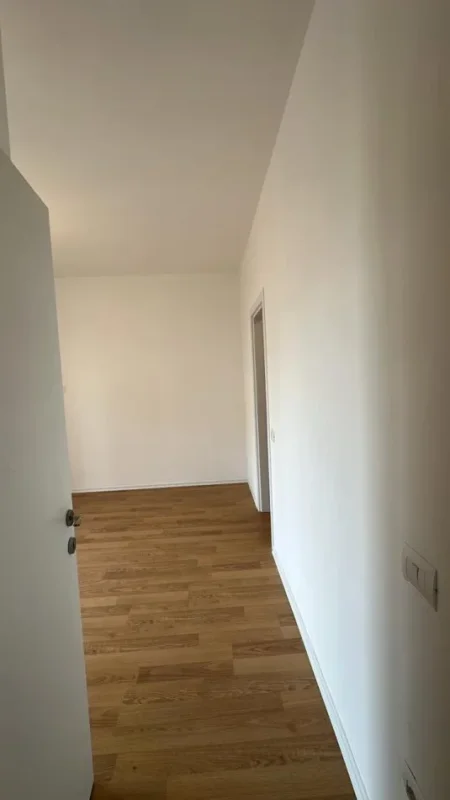 Tirane, jepet me qera zyre Kati 4, 114 m² 600 € (Rruga e Barrikadave)