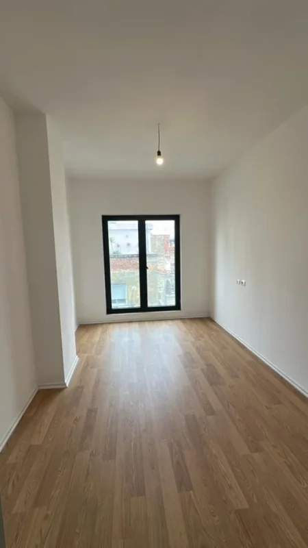 Tirane, jepet me qera zyre Kati 4, 114 m² 600 € (Rruga e Barrikadave)