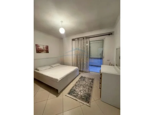 Tirane, jepet me qera apartament 2+1 Kati 1, 83 m² 600 € (selite)