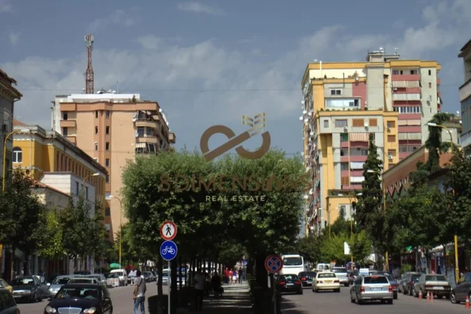 Tirane, jepet me qera apartament 1+1 Kati 2, 55 m² 600 € (bulevardi zogu 1)