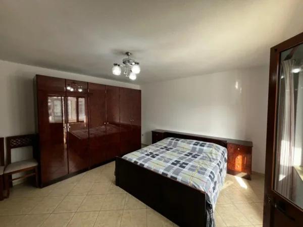 Tirane, jepet me qera apartament 2+1+Ballkon Kati 5, 80 m² 450 € (Rruga: 'Pandi Dardha' Laprake, Tirane)