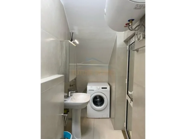 Tirane, jepet me qera apartament 1+1 Kati 1, 60 m² 350 € (Kombinat)