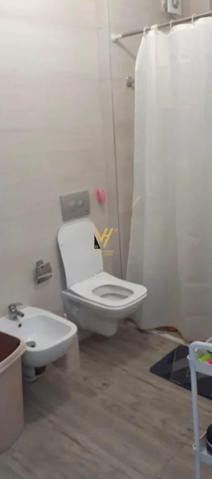 Tirane, jepet me qera apartament 1+1+Ballkon Kati 5, 75 m² 600 € (YZBERISHT)