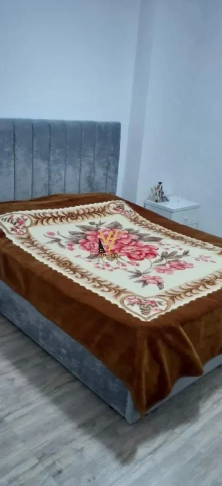 Tirane, jepet me qera apartament 1+1+Ballkon Kati 5, 75 m² 600 € (YZBERISHT)