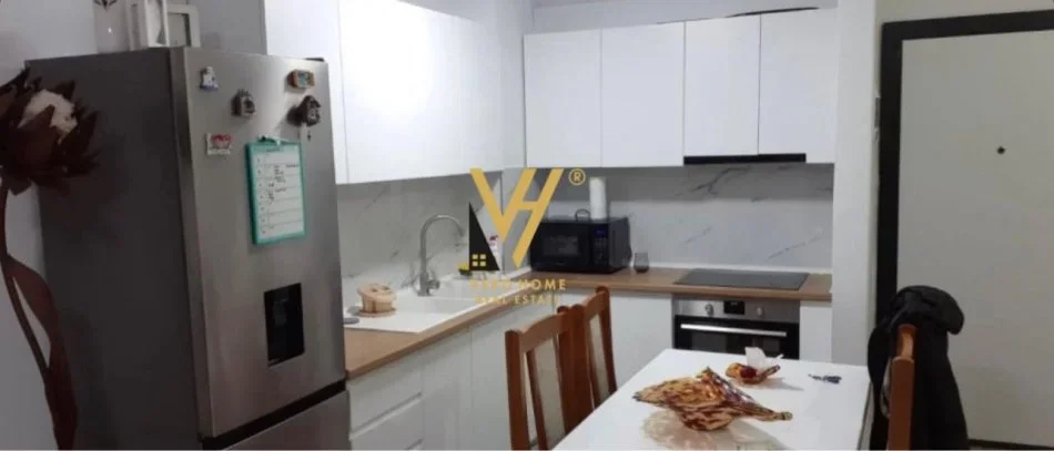 Tirane, jepet me qera apartament 1+1+Ballkon Kati 5, 75 m² 600 € (YZBERISHT)