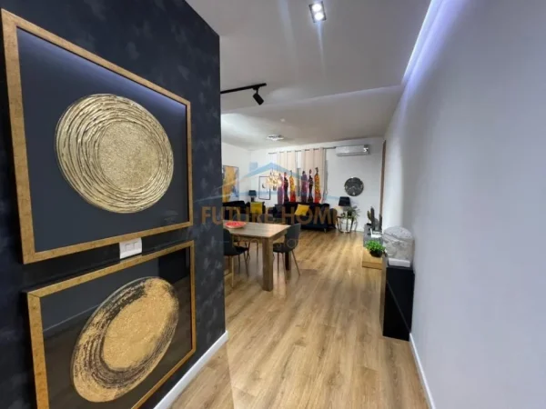 Tirane, shitet apartament 2+1 Kati 3, 115 m² 259.000 € (Komuna e Parisit)