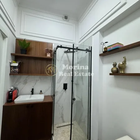 Tirane, jepet me qera ambjent biznesi Kati 0, 25 m² 250 € (Blloku)