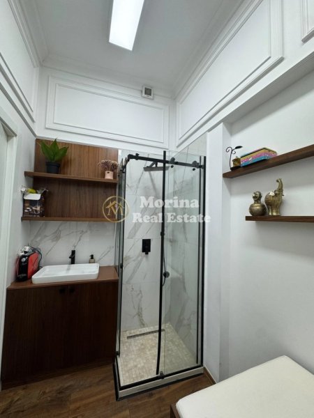 Tirane, jepet me qera ambjent biznesi Kati 0, 25 m² 250 € (Blloku)