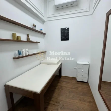 Tirane, jepet me qera ambjent biznesi Kati 0, 25 m² 250 € (Blloku)