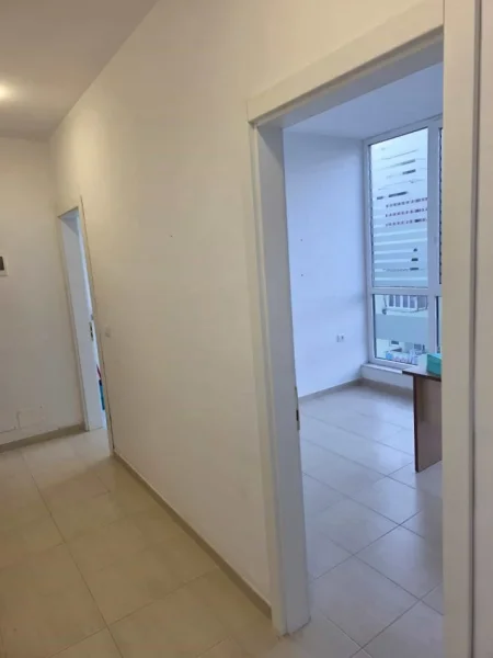 Tirane, jepet me qera zyre Kati 3, 60 m² 520 € (Bulevardi Zogu I Pare)