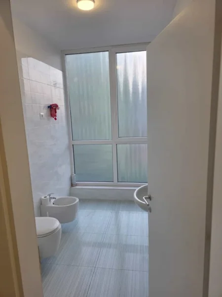 Tirane, jepet me qera zyre Kati 3, 60 m² 520 € (Bulevardi Zogu I Pare)