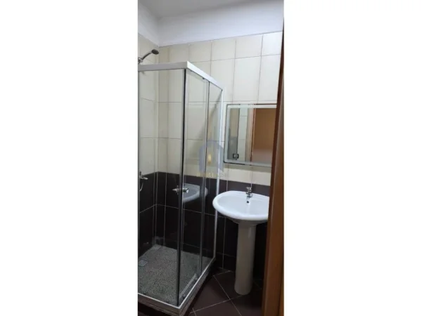 Tirane, shes apartament 2+1+Ballkon Kati 6, 120 m² (Apartament 2+1 me qira “Yzberisht”)